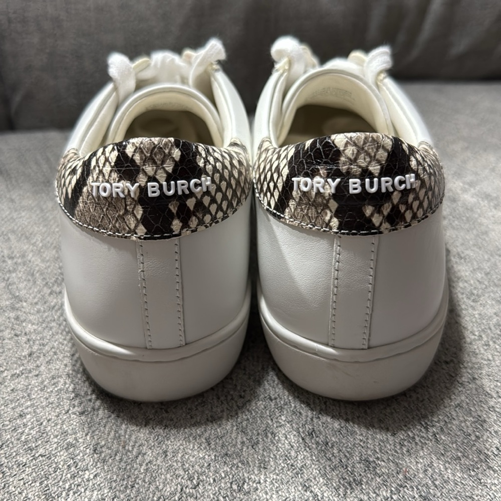 EUC Tory Burch Leigh T-Logo Leather Sneaker Roccia - Picture 3 of 12